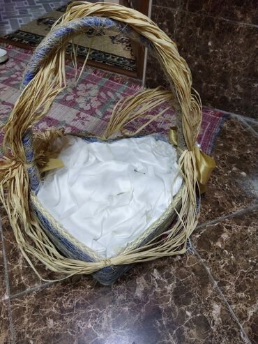 Xonçalar: Sebetlerin herbiri 5 azn Qırmızı üreyli qutu 70 azn alınıb 20 azn -da lalafo.az — 6 Xonçalar: Sebetlerin herbiri 5 azn Qırmızı üreyli qutu 70 azn alınıb 20 azn — 6