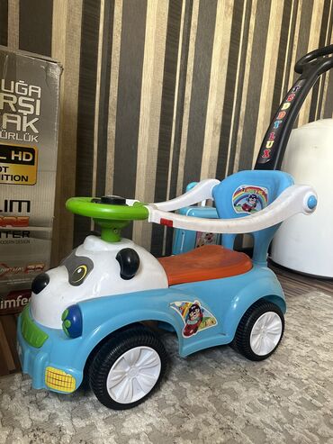 Другие товары для детей: Машинка толокар в идеальном состоянии