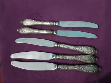bıçağ v Azərbaycan | Bıçaqlar: 5 eded melxior bicag,21sm uzunlugunda,3 ededinin qulp hissesinde