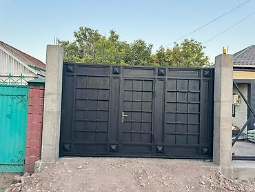 Распашные ворота: Металлические ворота с калиткой - Материал: сталь, полноразмерные — 1