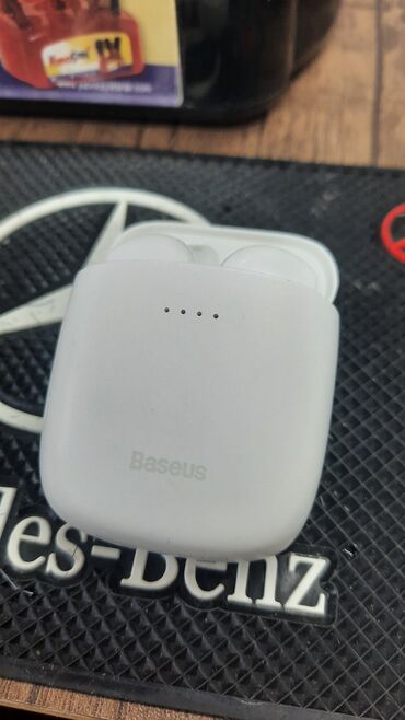 baseus gamepad: Baseus w04 teze kimidir, unvan metro neftciler, enerji saxlamagi