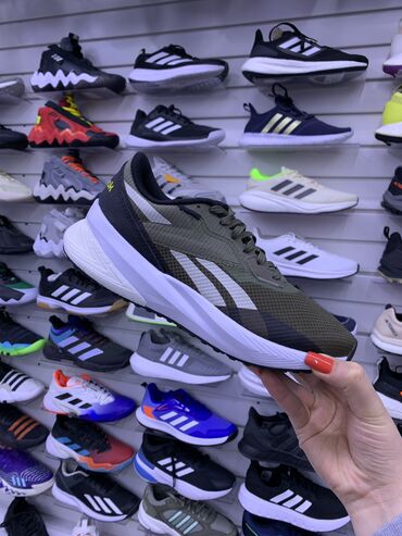 Кроссовки и спортивная обувь: Кроссовки мировых брендов Мы уже 7 лет радуем клиентов оригинальной at lalafo.kg — 6 Кроссовки и спортивная обувь: Кроссовки мировых брендов Мы уже 7 лет радуем клиентов оригинальной — 6