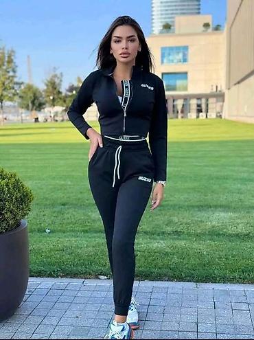 Gornji i donji deo: GUESS
dostupne u vise boja
Vel. S, m, l, xl
Cena 4400 din — 3