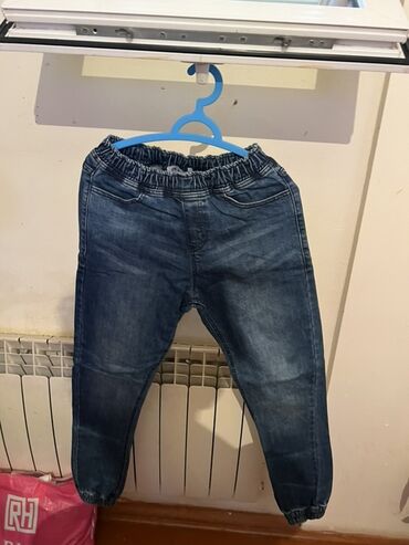 Cinslər və şalvarlar: Uşaq cins şalvarı - Rəng: tünd mavi denim, yüngül solğun effektli -