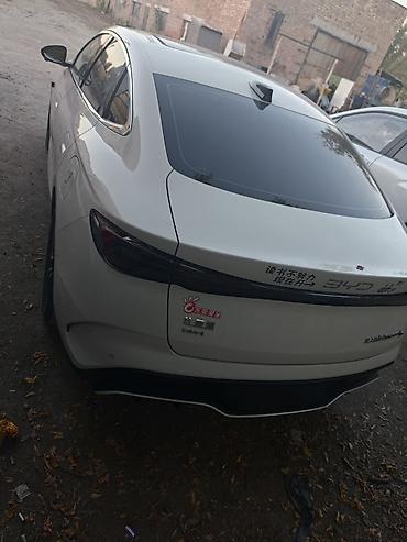 гибрид срочно: BYD Qin: 2025 г., Автомат, Гибрид, Лифтбек — 2