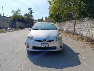 фольксваген поло комплектации: Toyota Prius, 3-cü nəsil, gümüşü rəng. - Kuzov: liftback, aerodinamik