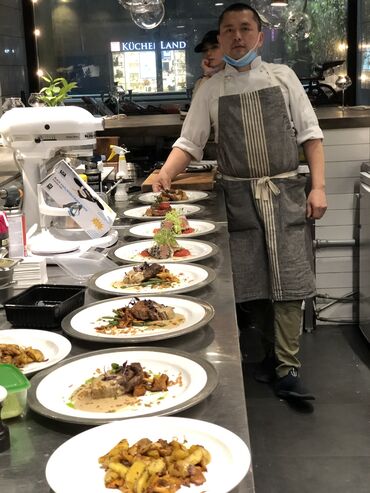 Повара: Шеф повар богатый опыт работы более 12 лет. Работал в Москве элитных — 12