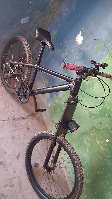 velosiped barter: Qara rəngli dağ velosipedi. Şəhərdaxili sürüş və yüngül yolsuzluq üçün — 3