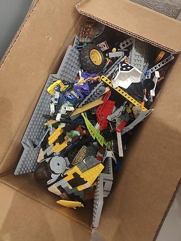 qedimi oyuncaq: LEGO detalı qarışıq dəst - Böyük karton qutuda müxtəlif LEGO — 1
