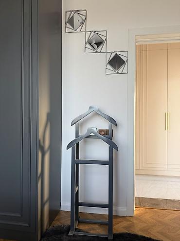 вешалка с одеждой: Taxta geyim dayaqı – “valet stand” Məhsul təsviri: - Material: tam — 1