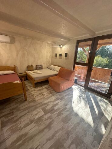 Kuća na dan: 45 kv. m, 2 sobe — 2