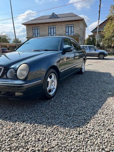 Mercedes-Benz: Mercedes-Benz E-Class (W210) sedan - Kuzov: sedan, tünd rəng — 1