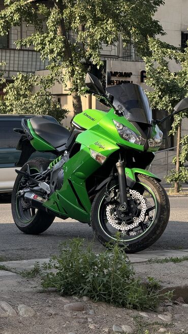 желмая мотоцикл 250 кубов: Классикалык Kawasaki, 400 куб. см, Бензин, Чоңдор үчүн, Колдонулган