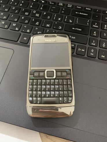 nokia sade telefonlar: Nokia E71, rəng - Boz, Düyməli
