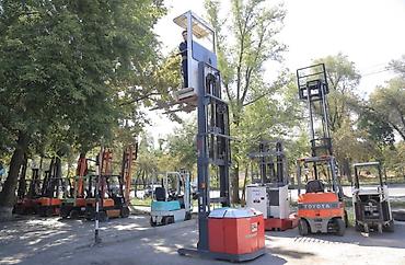 bobcat: Погрузчик, 2011 г., Колесный, Вилочный — 9