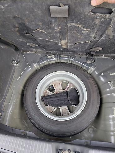 Kia: Kia Rio – hetçbek, qara rəng Xüsusiyyətlər: - Kuzov: 5 qapılı — 7