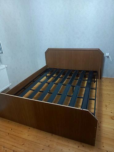 carpayllar: İki nəfərlik taxta çərçivəli çarpayı + döşək - Ölçü: təxmini 160x200 — 3