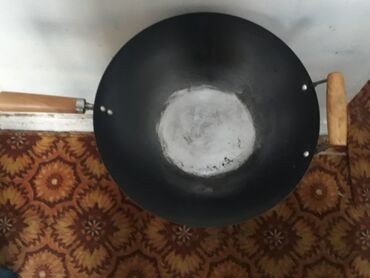 сковородка на кыргызском языке: Продаю сковороду. Цена 200 сом