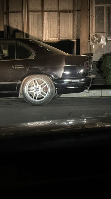 бмв 34 автомобиль: BMW 5 Series (E34), седан, чёрный цвет кузова. - Лёгкосплавные диски