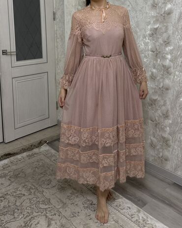 кружевное платье большого размера: Платье миди в винтажном стиле, пудрово‑розового цвета. - Материал