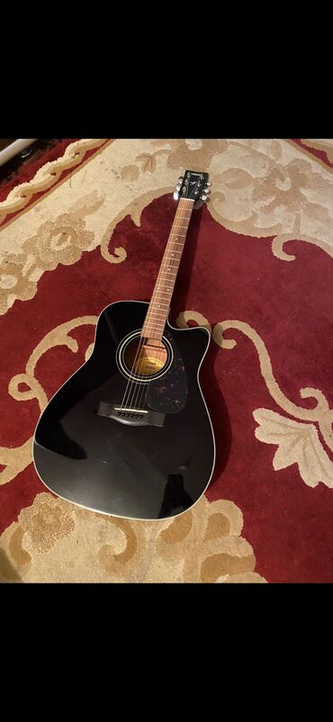 bas gitara: Akustik gitara, Yamaha