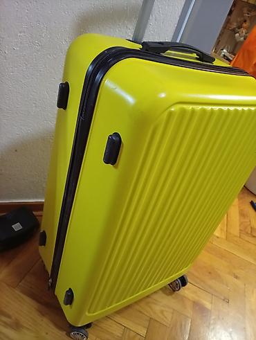 Putni koferi i torbe: Tvrdi kofer na točkiće – veličina velika. oko 75 45 30 — 3