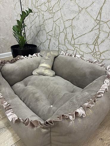 heyvan oyuncaqlari: Ev heyvanları üçün yumşaq yataq – kvadrat formalı, yüksək bortlu, boz — 1