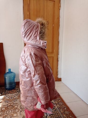 куртки с мехом: Зимняя детская куртка очень теплая. внутри флис. мех и капюшон