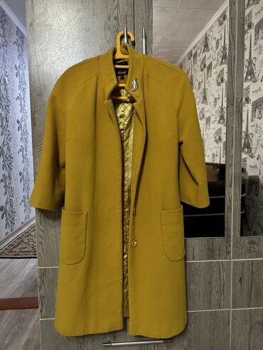 желтое пальто: Пальто