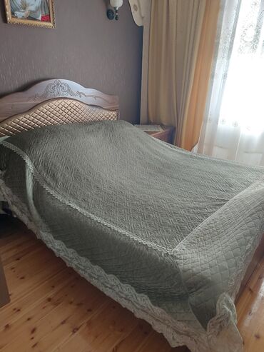 islenmis yataq mebeli: Б/у, Двуспальная кровать, Без подьемного механизма, С матрасом, Без выдвижных ящиков