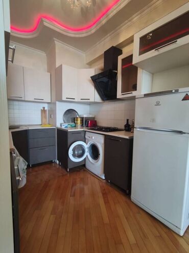 Uzunmüddətli kirayə mənzillər: Xətai metrosunun yaxınlığında Babək plazaya yaxın 21 mertebeli binanın — 11