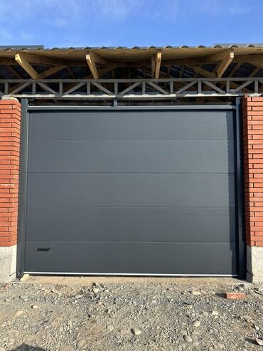 Секционные ворота: Секционные ворота с врезной калиткой (промышленные и бытовые) — 12