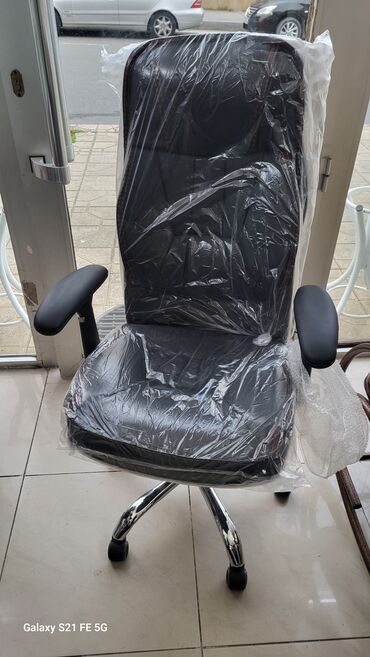 Ofis və oyun kresloları: Yeni, Təkərli, Qolları tənzimlənmir, Parça — 24