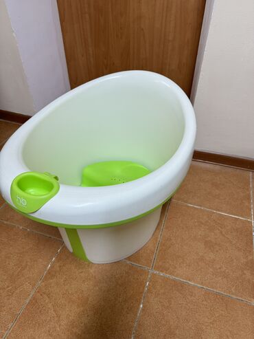 prodavec konsultant: Ванночка для купания Happy baby для детей старше 6 месяцев, имеет