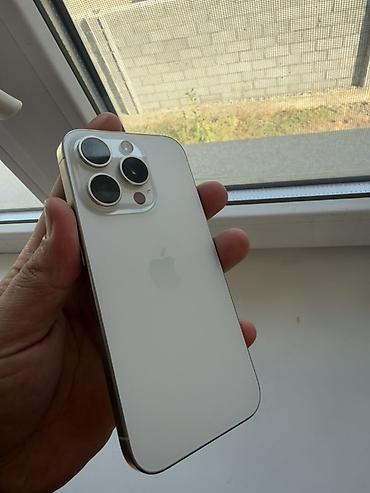 IPhone 15 про цвет белый/серебристый - Корпус с плоскими гранями
