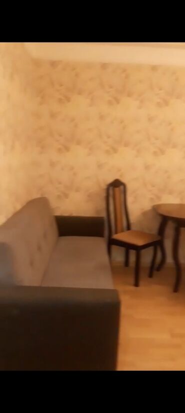 Uzunmüddətli kirayə mənzillər: Qara. Qarayevdə 145 məktəbə yaxın 1otaq kirayyə verilir 450azn ofis — 9