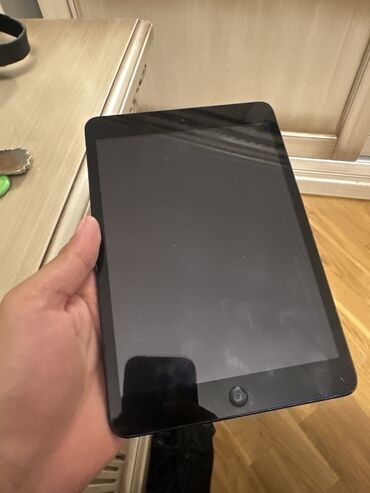 ipad mini 3: İşlənmiş Apple iPad 4 (2012), 8,4", 64 GB, Ünvandan götürmə