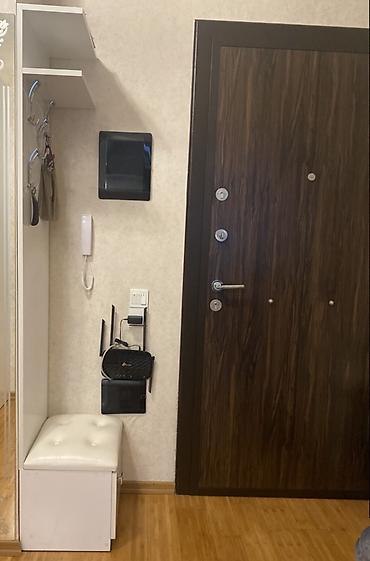 oturaca: Dəhliz üçün kompakt asılqanlı oturacaq modulu - Rəng: ağ - Dizayn — 2