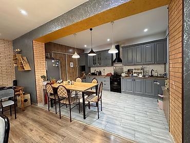 Посуточная аренда комнат: Сдаются просторные номера в гостевом доме с внутренним двориком. - — 9