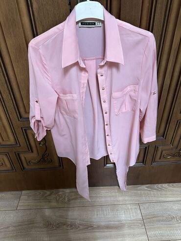 Köynək və bluzalar: 10 azn . Razmer S/M — 12