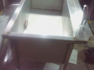 витринный стол: Изготовлю на заказ мойки столы емкости стеллажи все из нерж Сварка