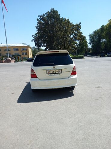 матор одисей: Белый минивэн Honda Odyssey с характерным дизайном и аэродинамическими
