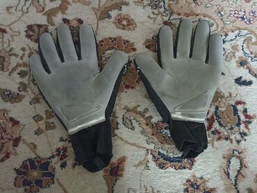 вратарские перчатки: Футбольные вратарские перчатки 
носил месяц
Размер 8