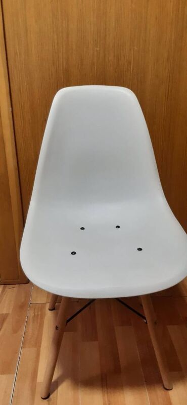 stolica za sto za sminkanje: Bela stolica, samo jedna