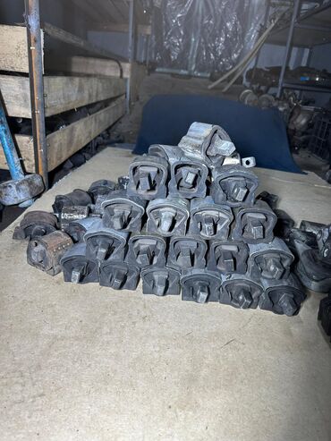 Подушки коробки передач: Подушка коробки передач Mercedes-Benz 2000 г., Б/у, Оригинал, Германия — 5