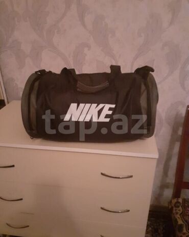 Çantalar: Gencede satilir Nike sportivniy sumka Moskvadan 3000rubile alinib
