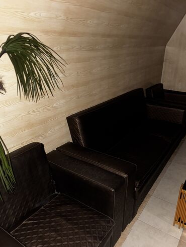 Giriş qapıları: 1ci şekldeki qapi 300AZN, diger qapilar ise 150 azn, Divan kreslo 400 — 8