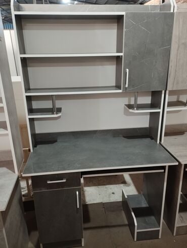 Компьютерные столы: Компьютерный стол, Новый, С полками — 9