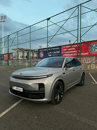 kaiyi e5: Lixiang L7: 2023 г., 1.5 л, Автомат, Гибрид, Внедорожник — 2