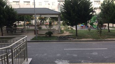 xacmaz kiraye: Təsvir: Çoxmərtəbəli yaşayış kompleksində yerləşən geniş və işıqlı